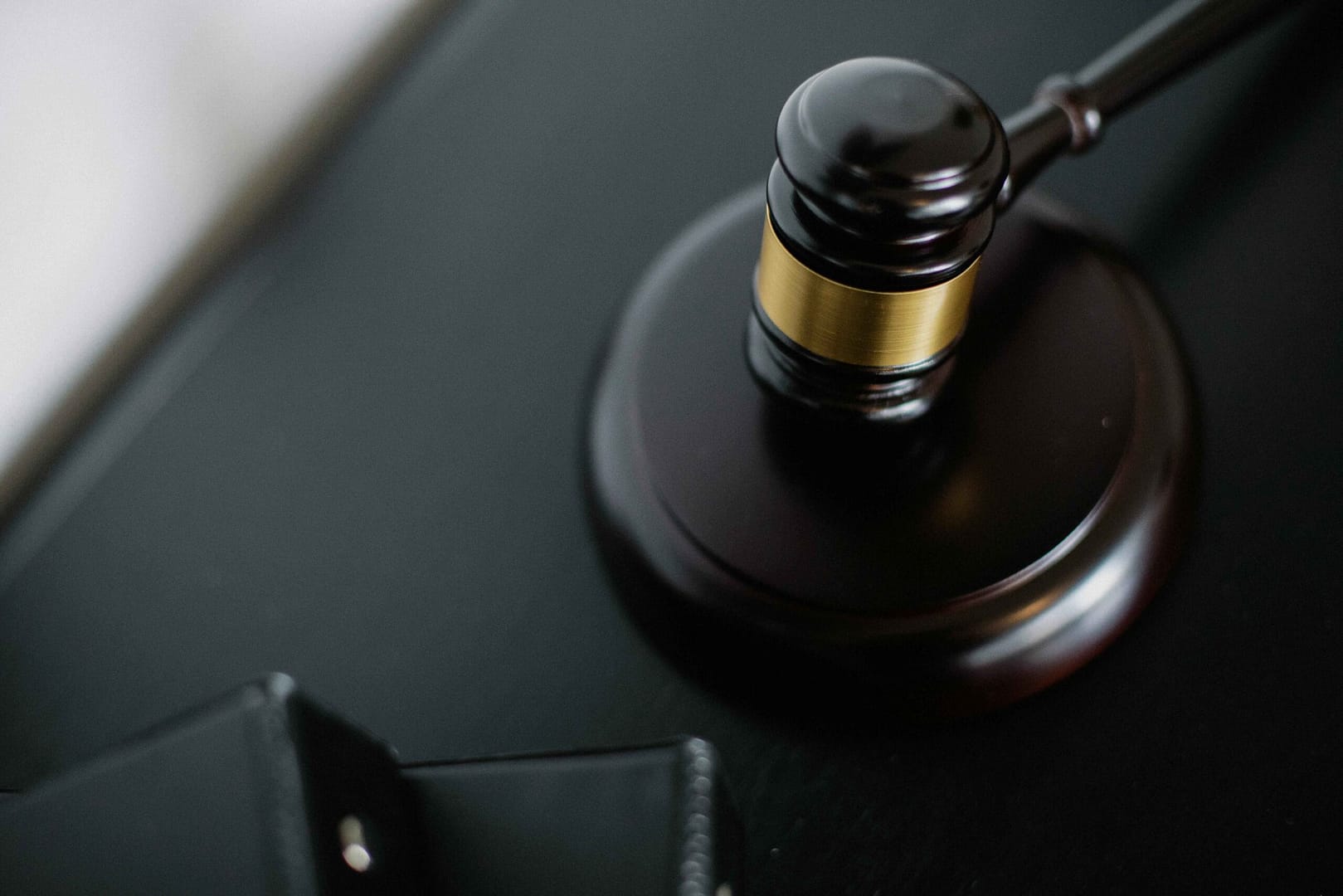Divorce Mediation vs. Court Litigation: Which One is Right for You?